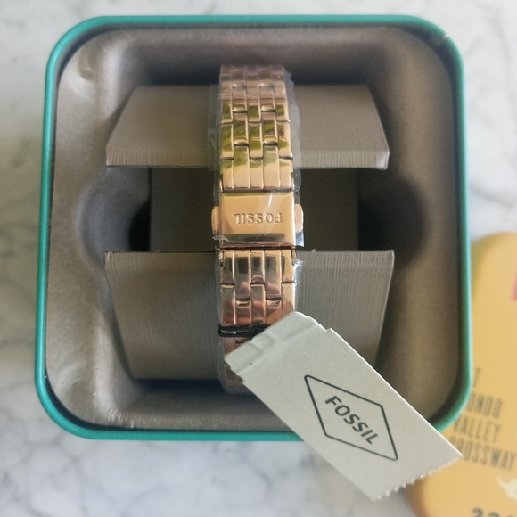 🌼 NWT Fossil rose gold tone watch - Picture 6 of 7